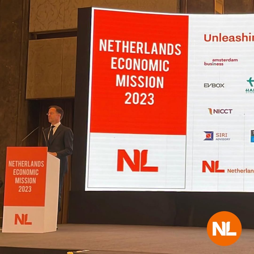 The Dutch Prime Minister speaking at the Netherlands Economic Mission 2023, with Siri Advisory among the participating companies on screen